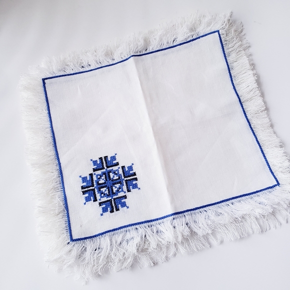 Vintage white and Blue Napkins - Picture 6 of 11